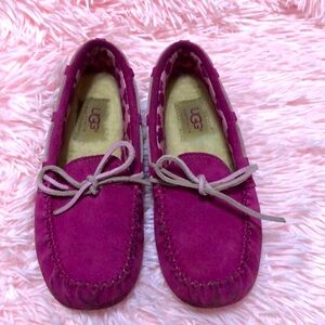 Ugg Girls Size 1 Dakota Moccasins